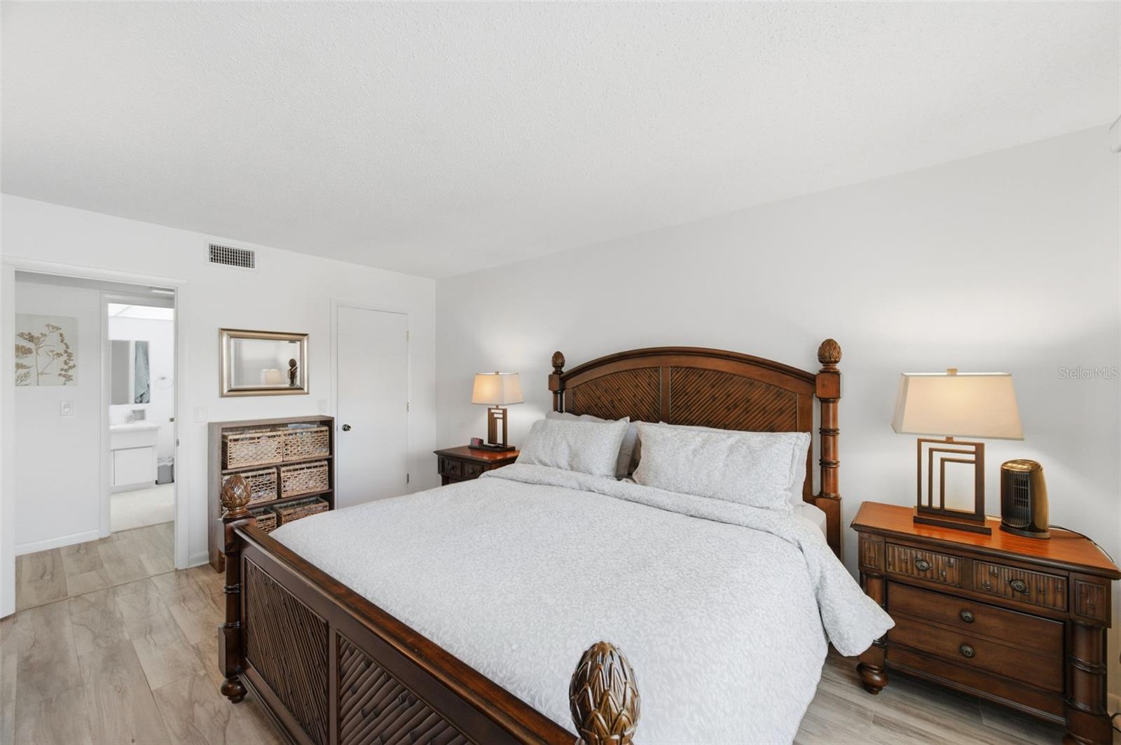 Image 19 of 39 For 19029 Us Highway 19 N 6-10