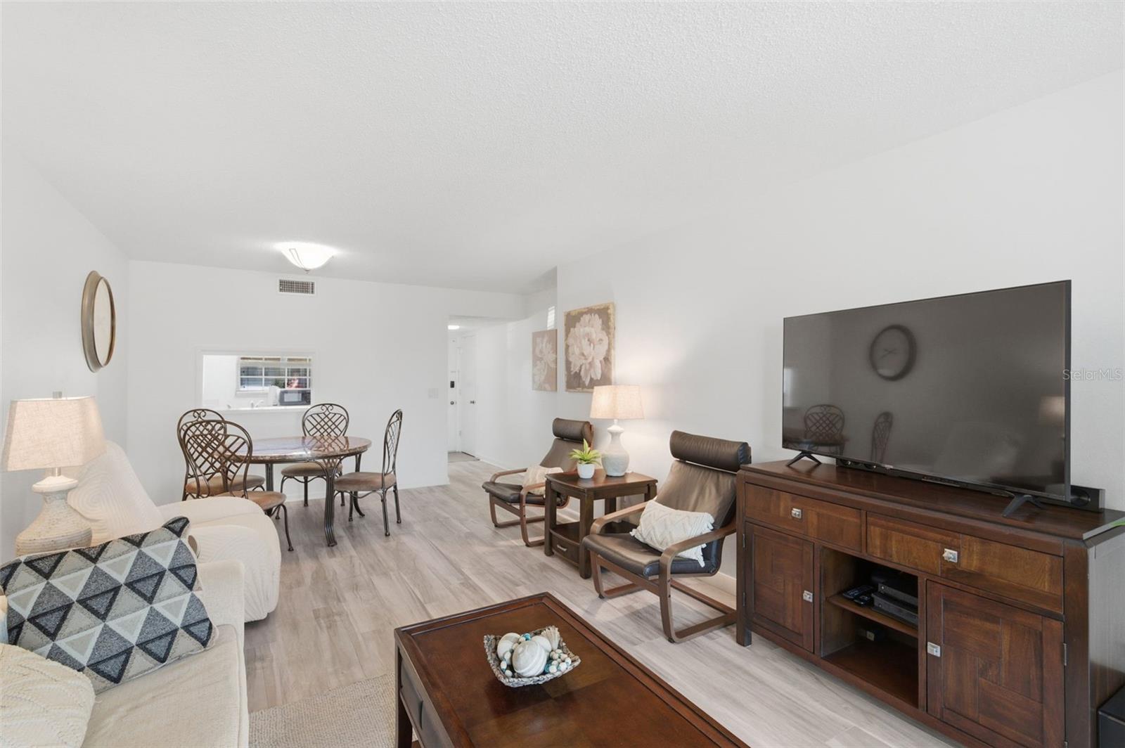 Image 6 of 39 For 19029 Us Highway 19 N 6-10