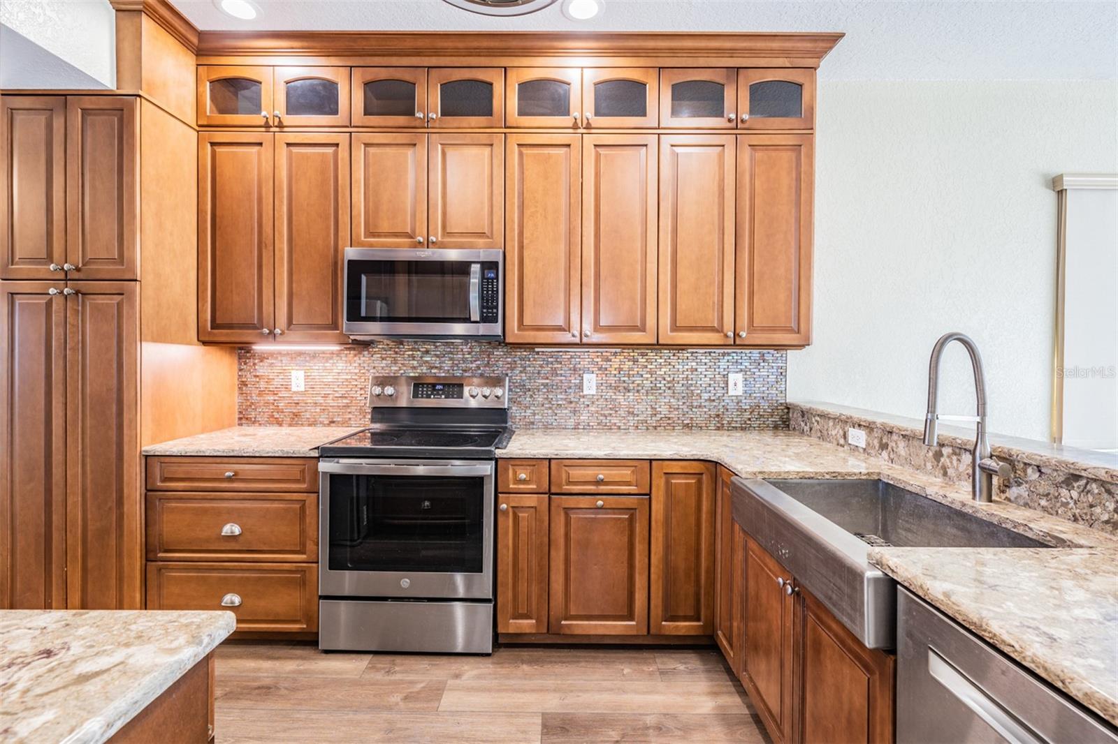 Image 14 of 49 For 6421 Drake Court