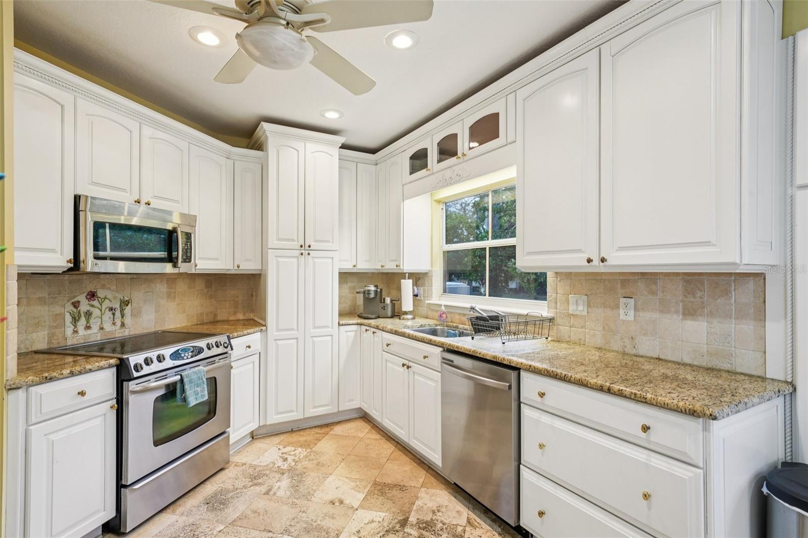 Image 35 of 100 For 602 Seabreeze Court