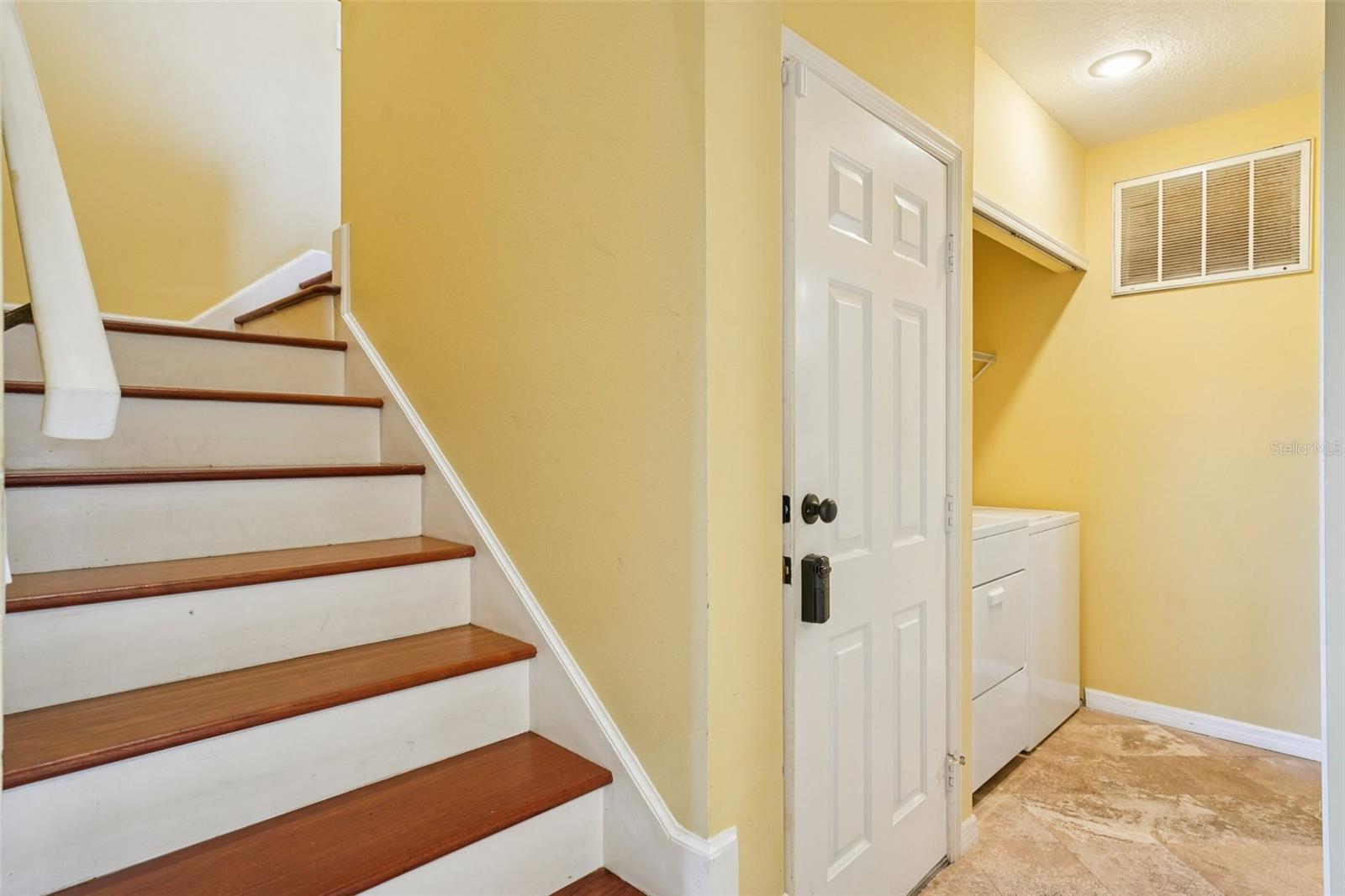 Image 7 of 100 For 602 Seabreeze Court