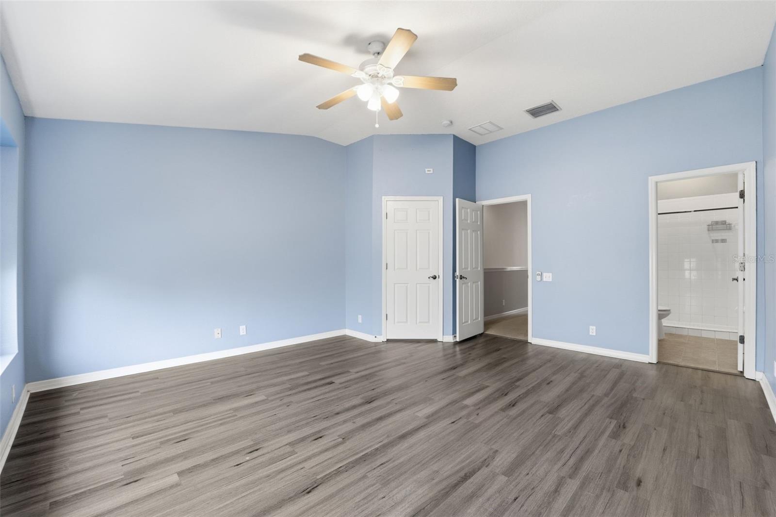 Image 21 of 33 For 11840 13th Way N