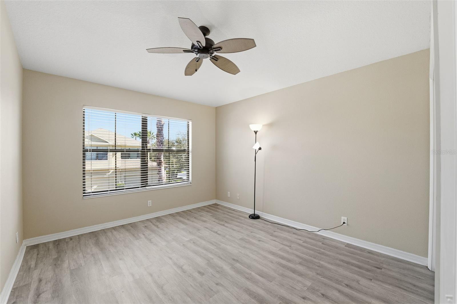 Image 25 of 33 For 11840 13th Way N