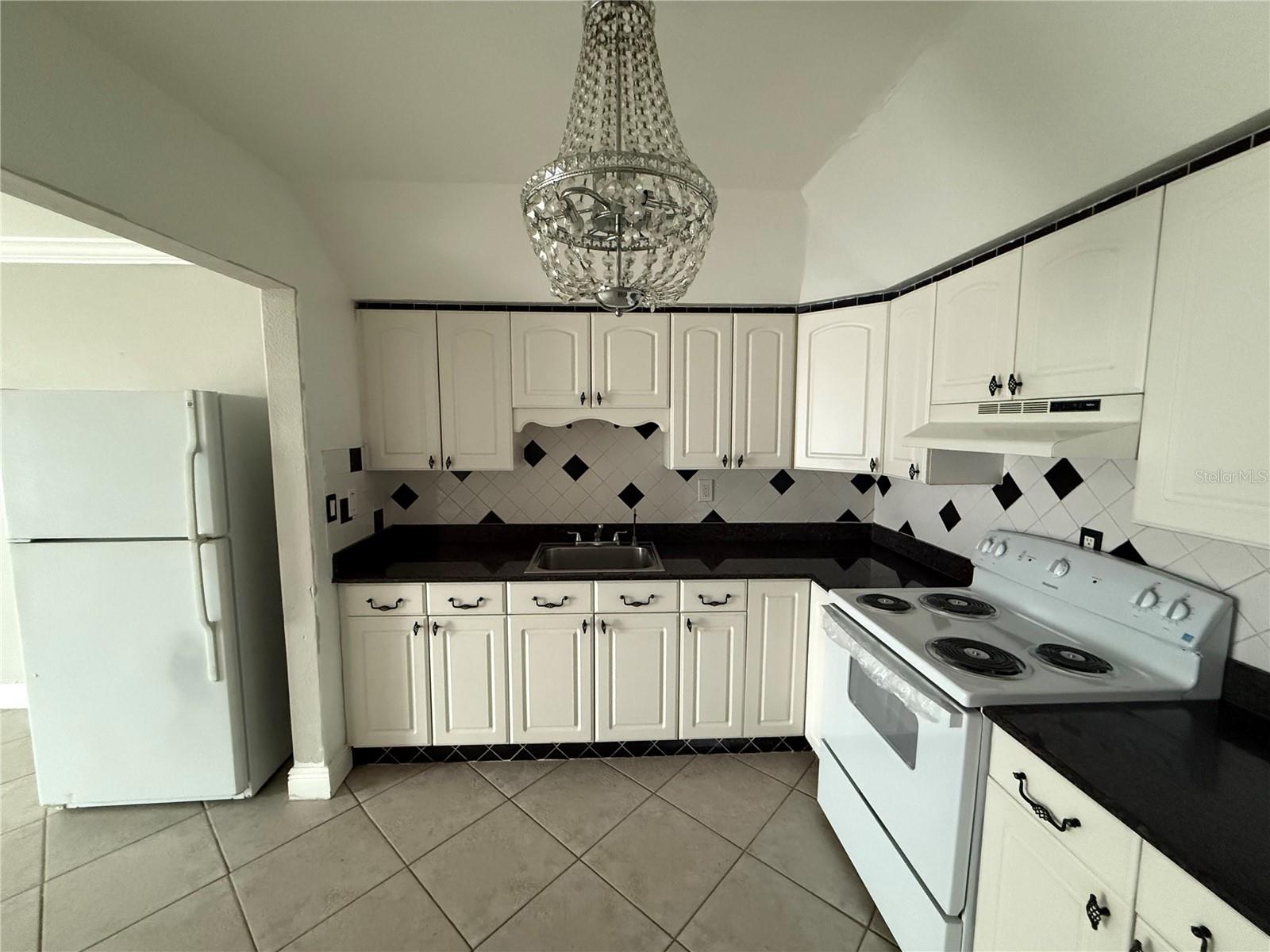 Image 3 of 22 For 1345 Drew Street 16