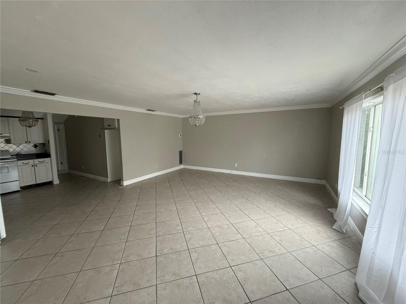 Image 5 of 22 For 1345 Drew Street 16