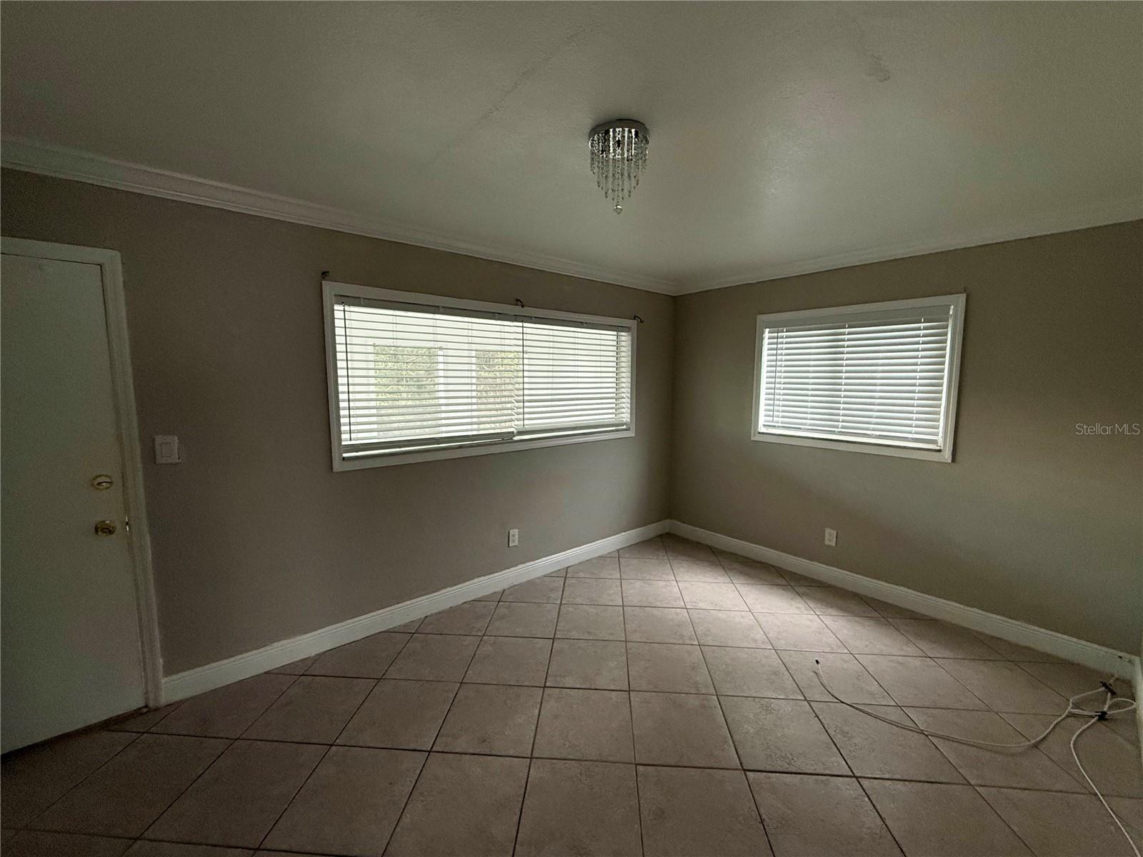 Image 7 of 22 For 1345 Drew Street 16