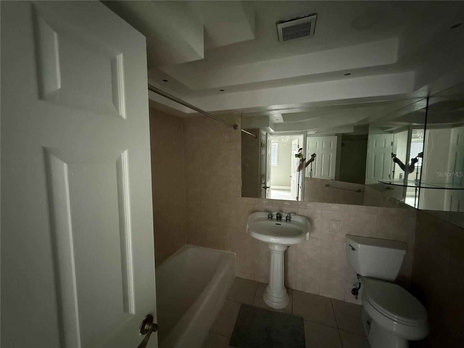 Image 8 of 22 For 1345 Drew Street 16