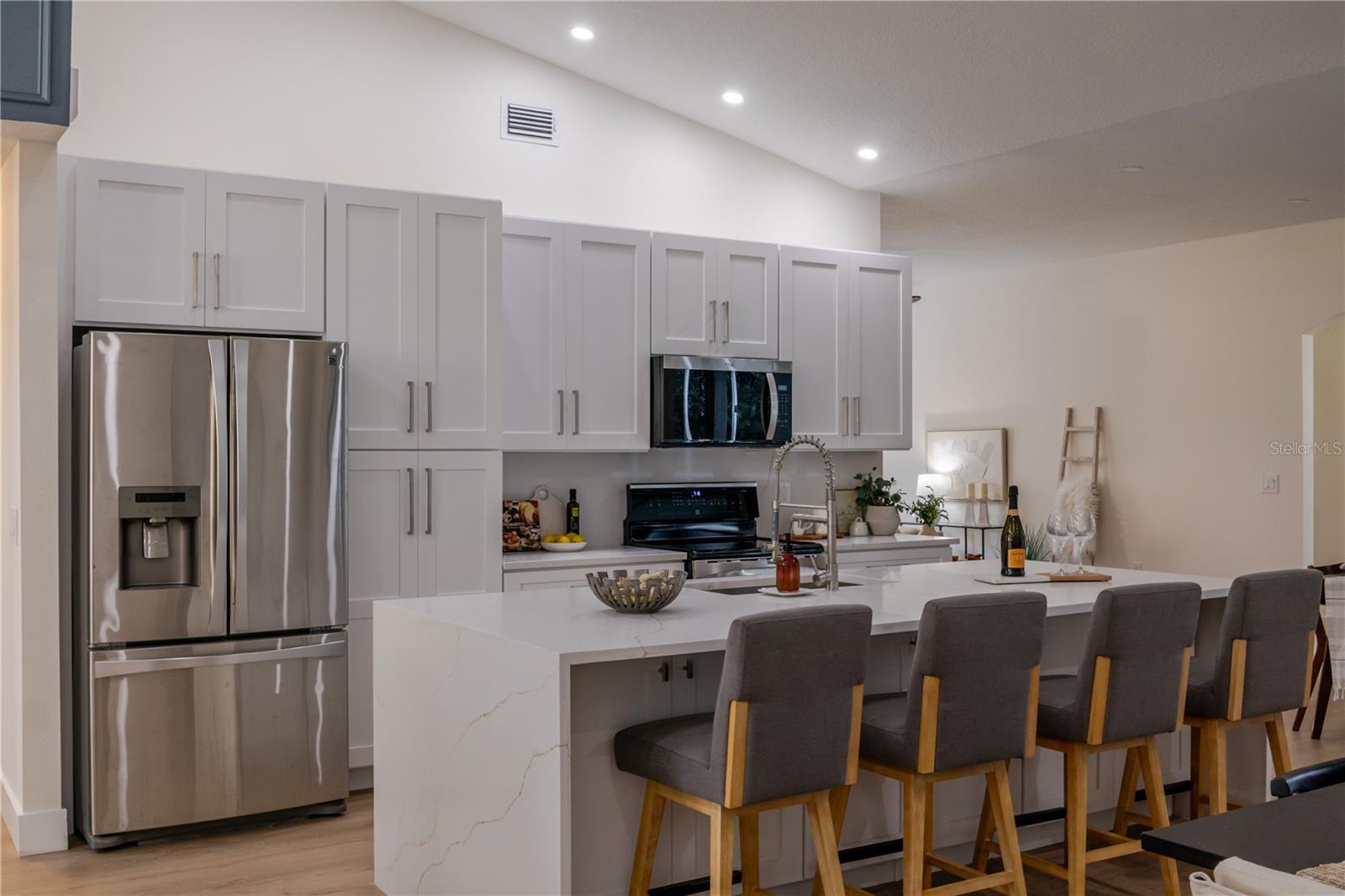 Listing photo id 8 for 10208 Thicket Point Way