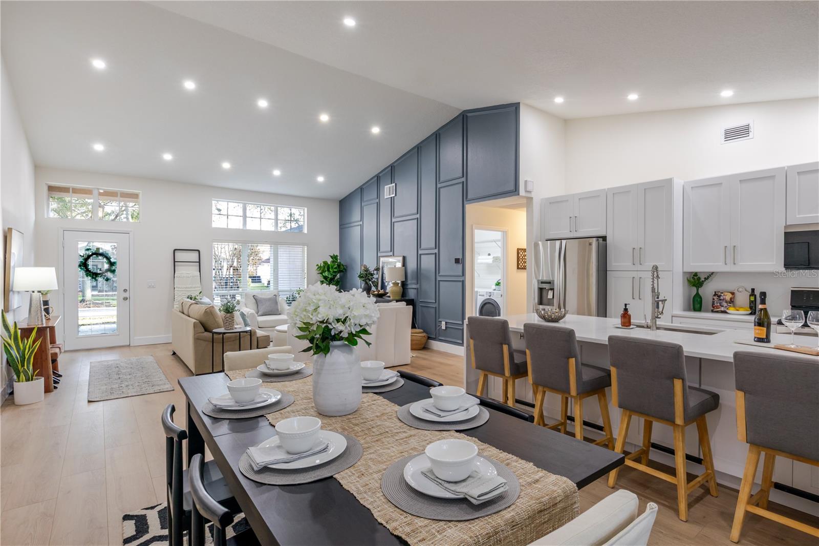 Listing photo id 9 for 10208 Thicket Point Way