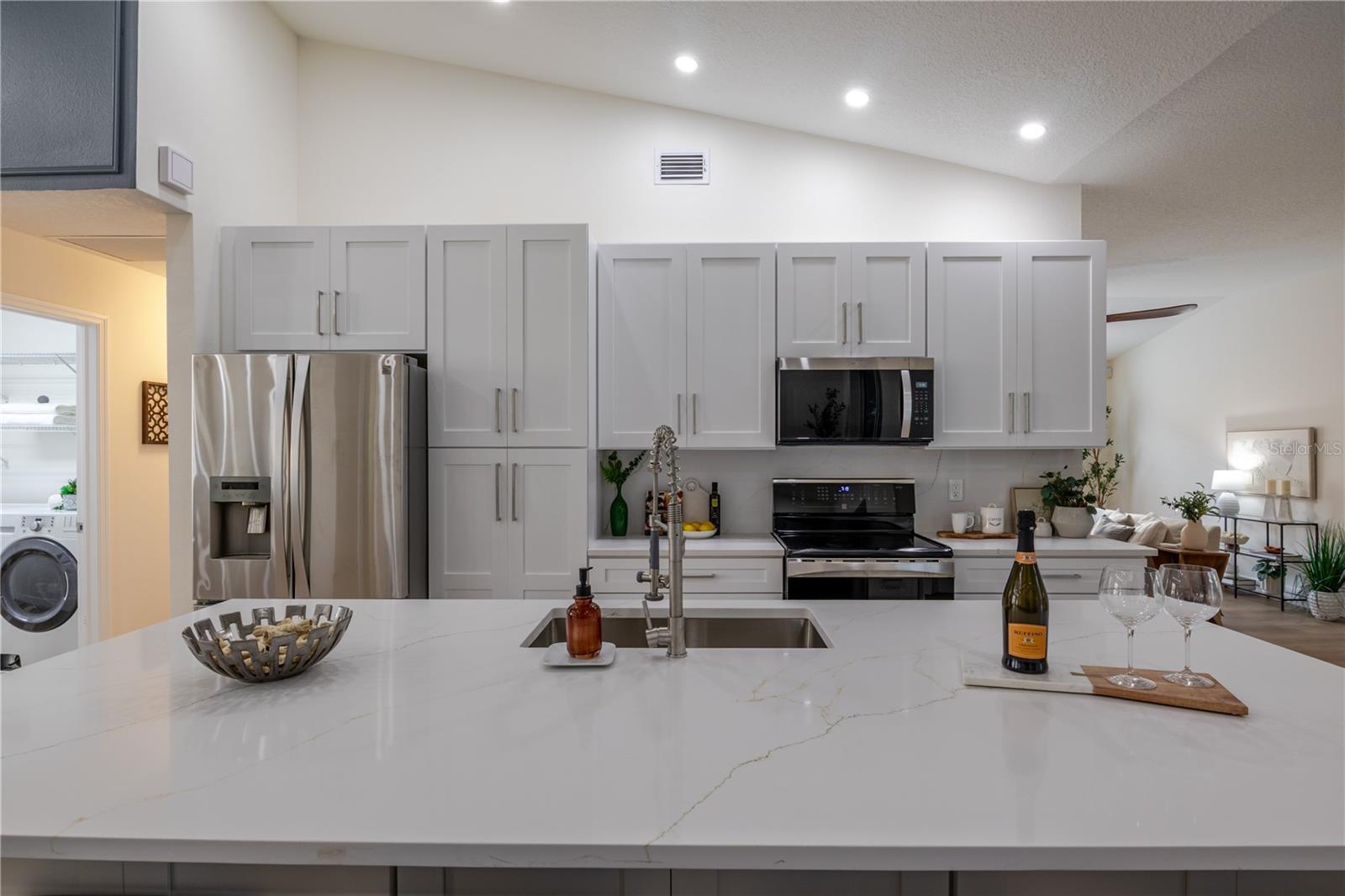 Listing photo id 10 for 10208 Thicket Point Way