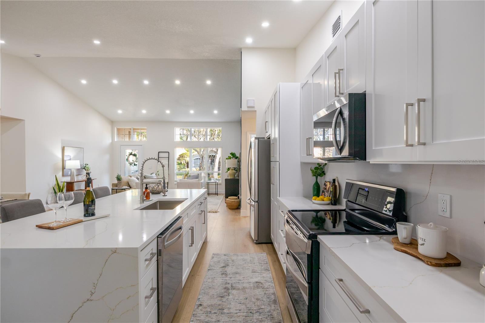 Listing photo id 11 for 10208 Thicket Point Way