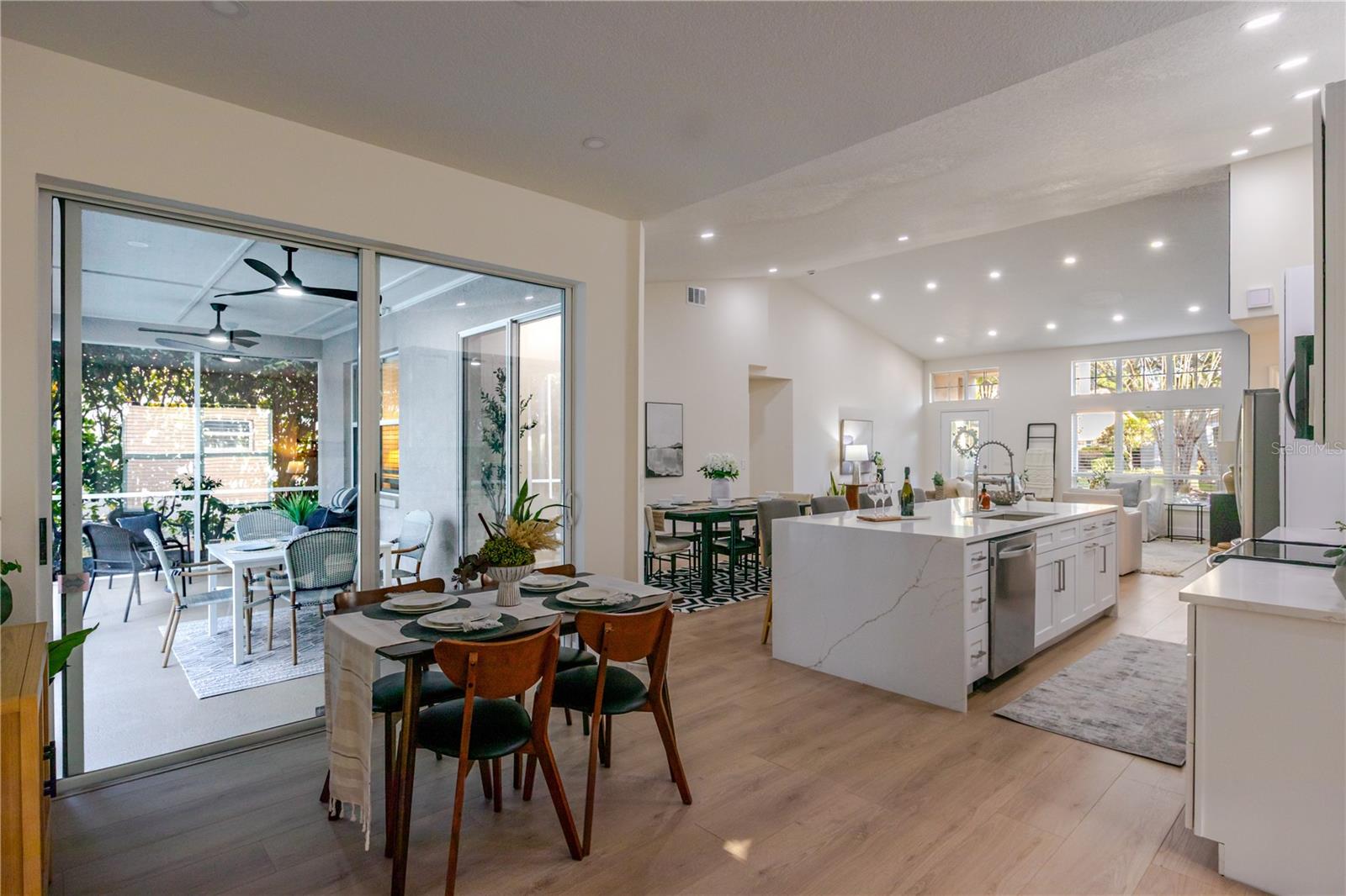 Listing photo id 13 for 10208 Thicket Point Way