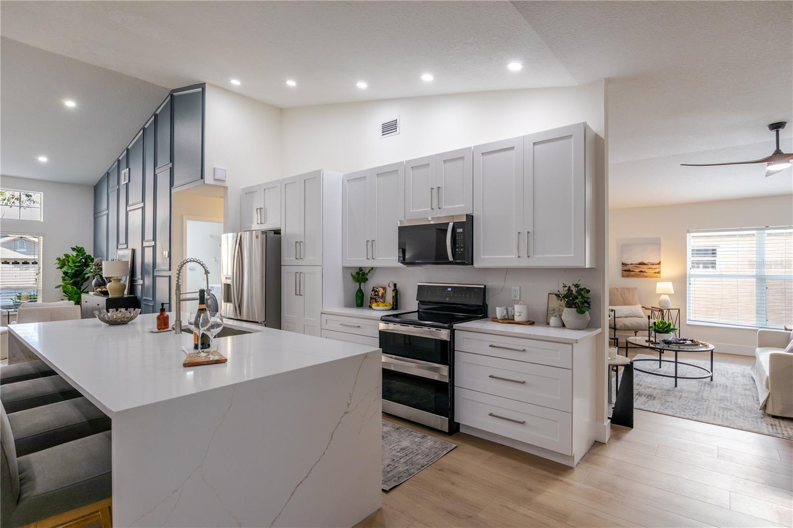 Listing photo id 14 for 10208 Thicket Point Way