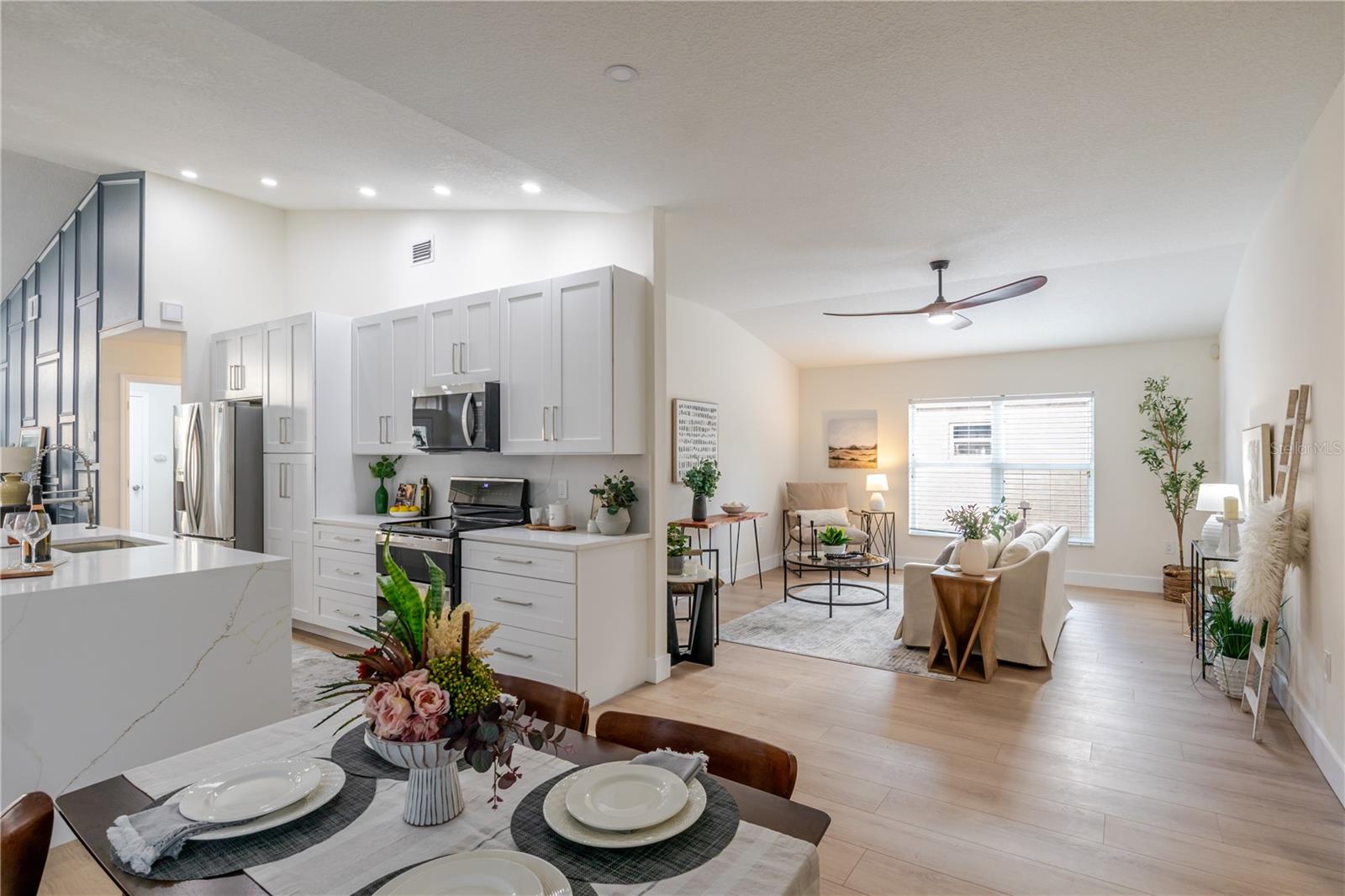 Listing photo id 15 for 10208 Thicket Point Way