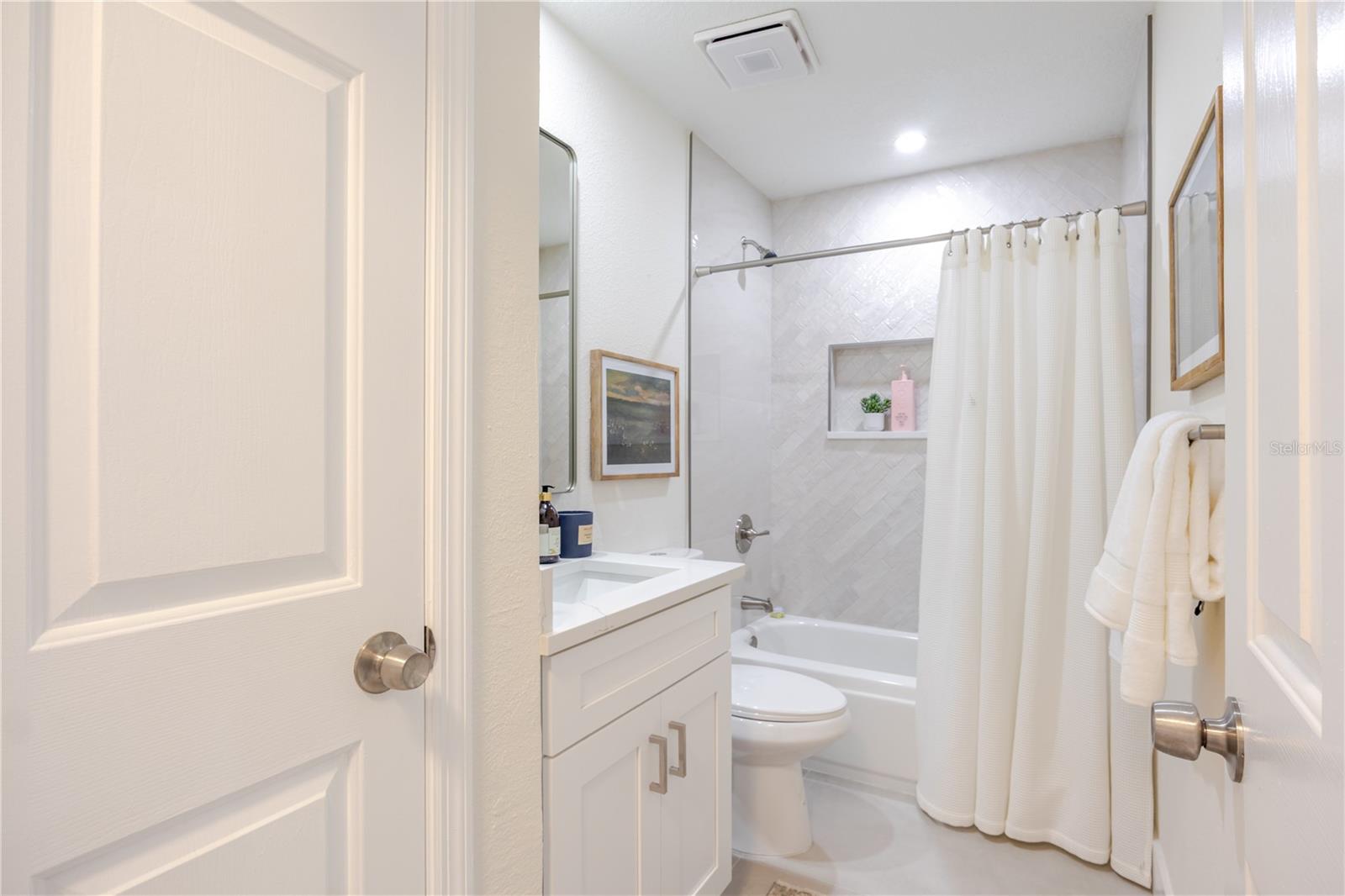 Listing photo id 29 for 10208 Thicket Point Way