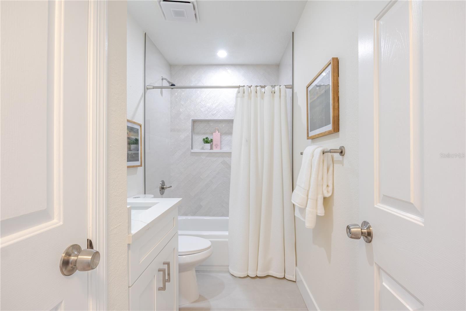 Listing photo id 30 for 10208 Thicket Point Way