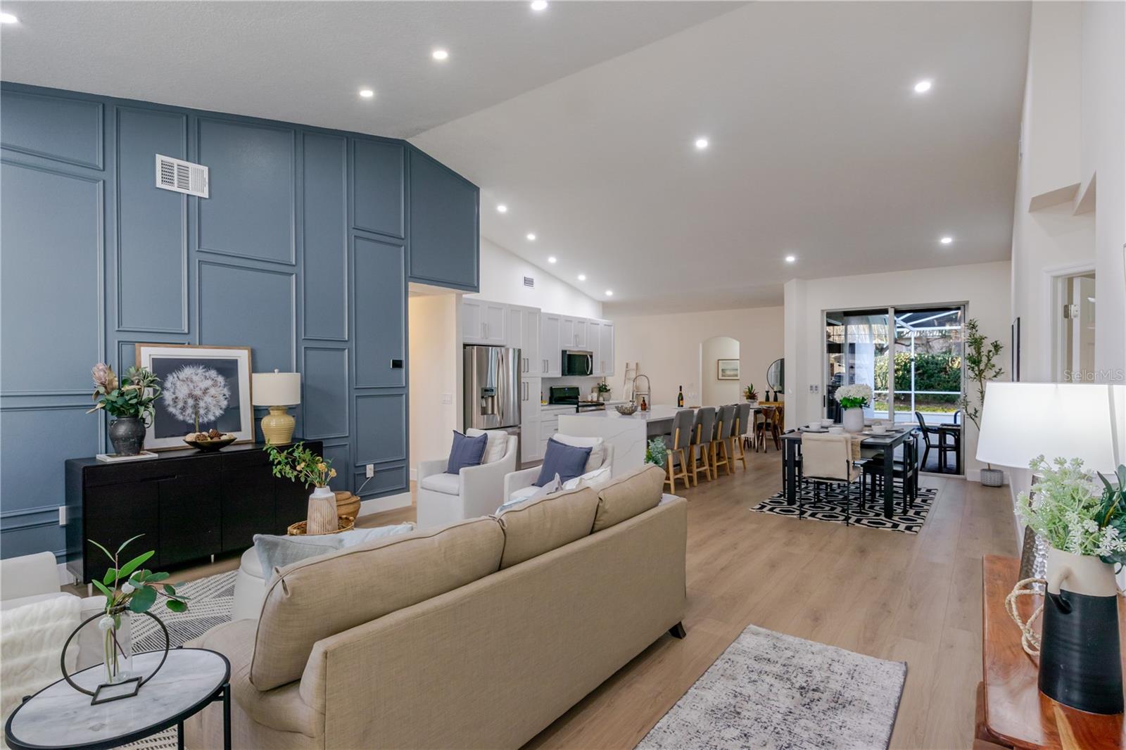 Listing photo id 3 for 10208 Thicket Point Way