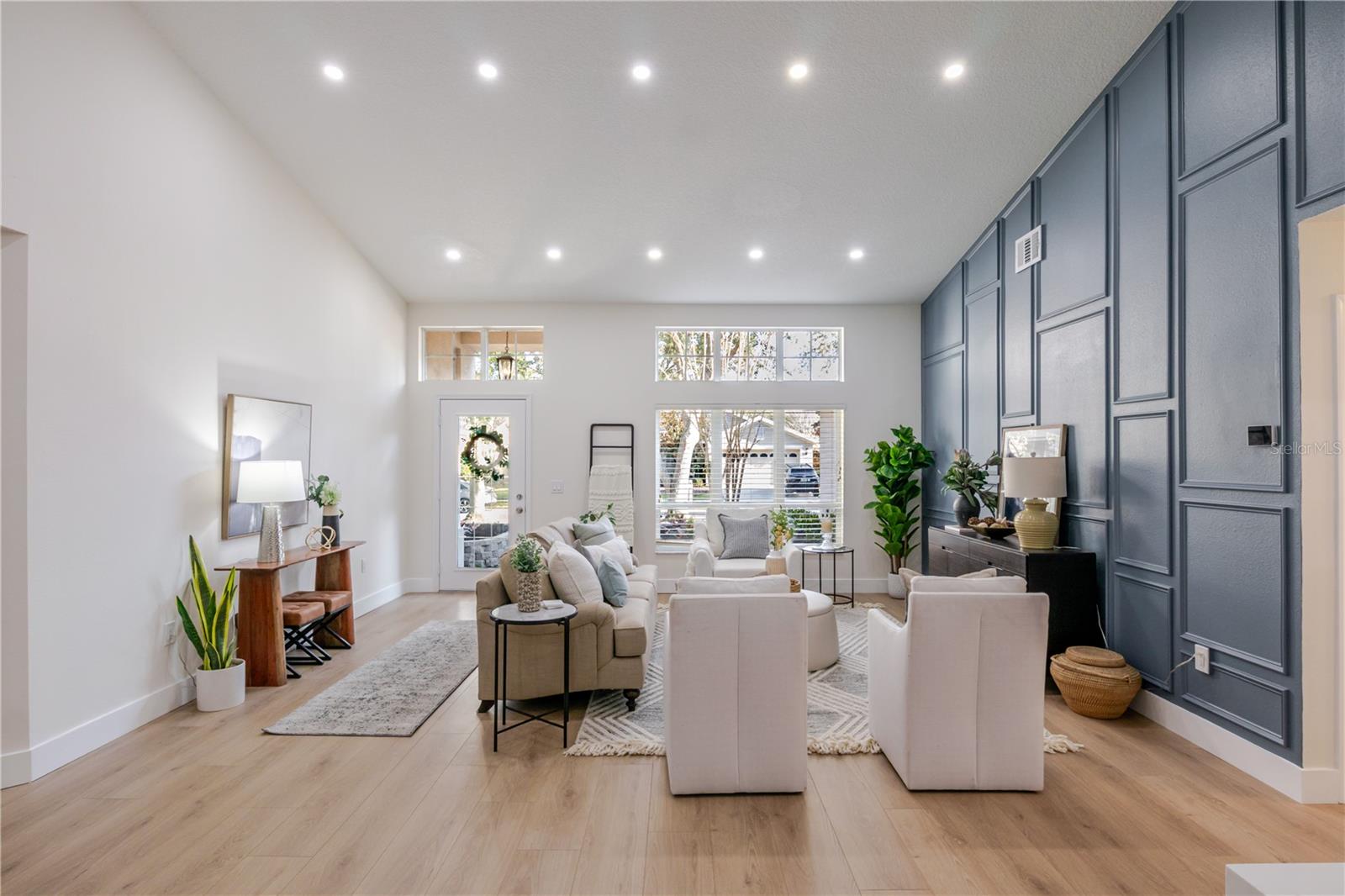 Listing photo id 5 for 10208 Thicket Point Way