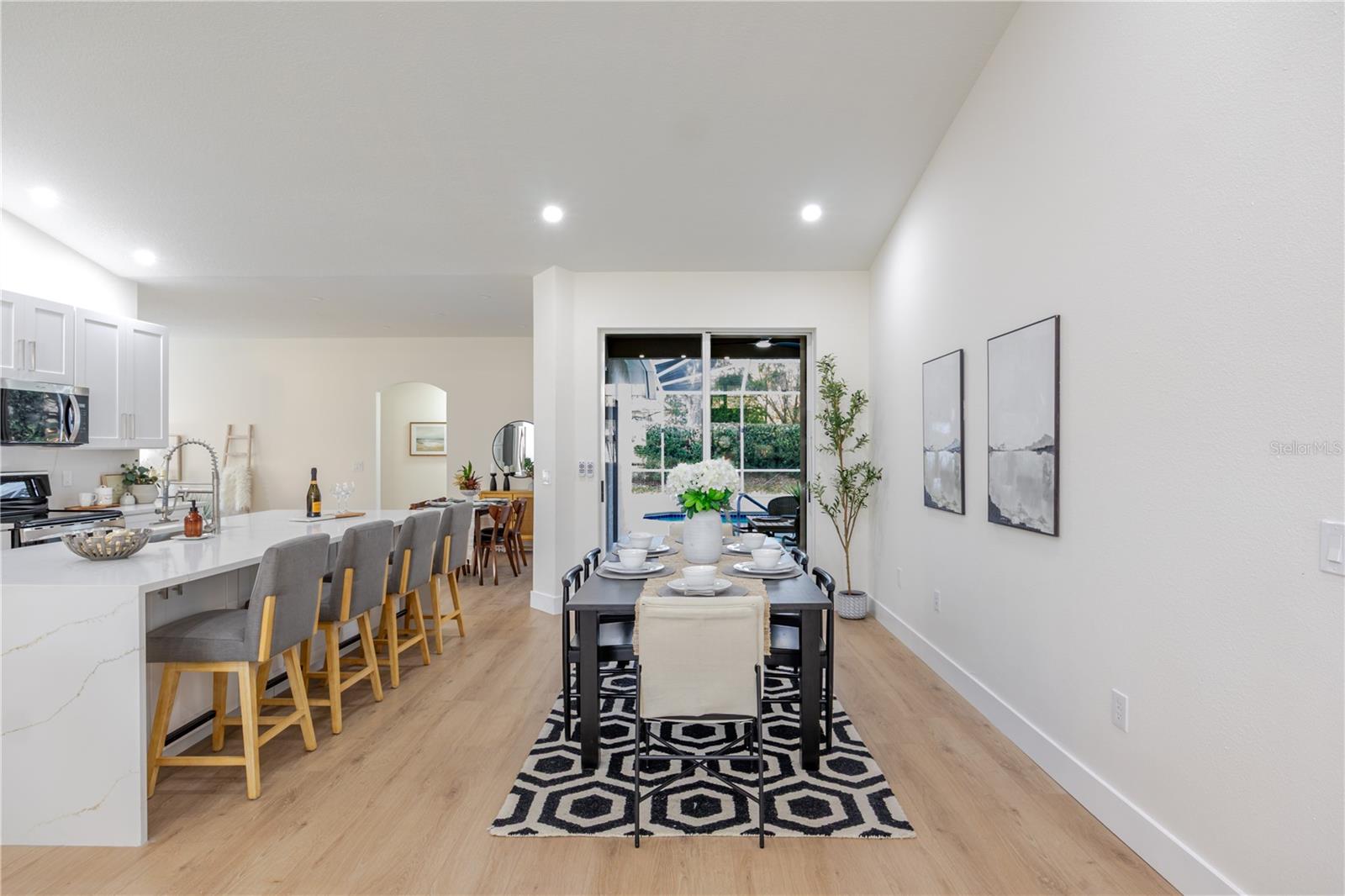 Listing photo id 6 for 10208 Thicket Point Way