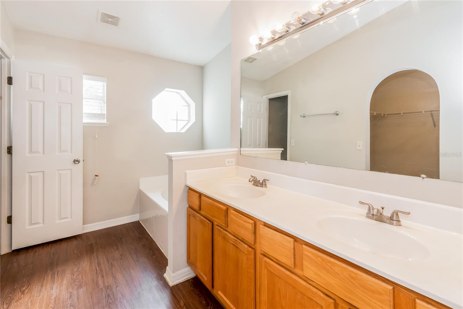 Image 18 of 22 For 10307 Red Tip Road