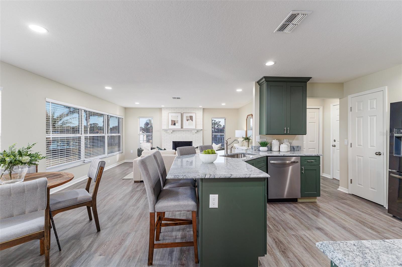 Image 13 of 45 For 411 Edgewater Drive