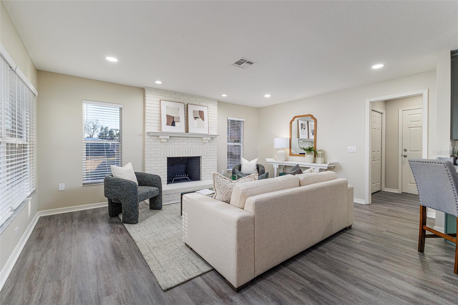 Image 14 of 45 For 411 Edgewater Drive