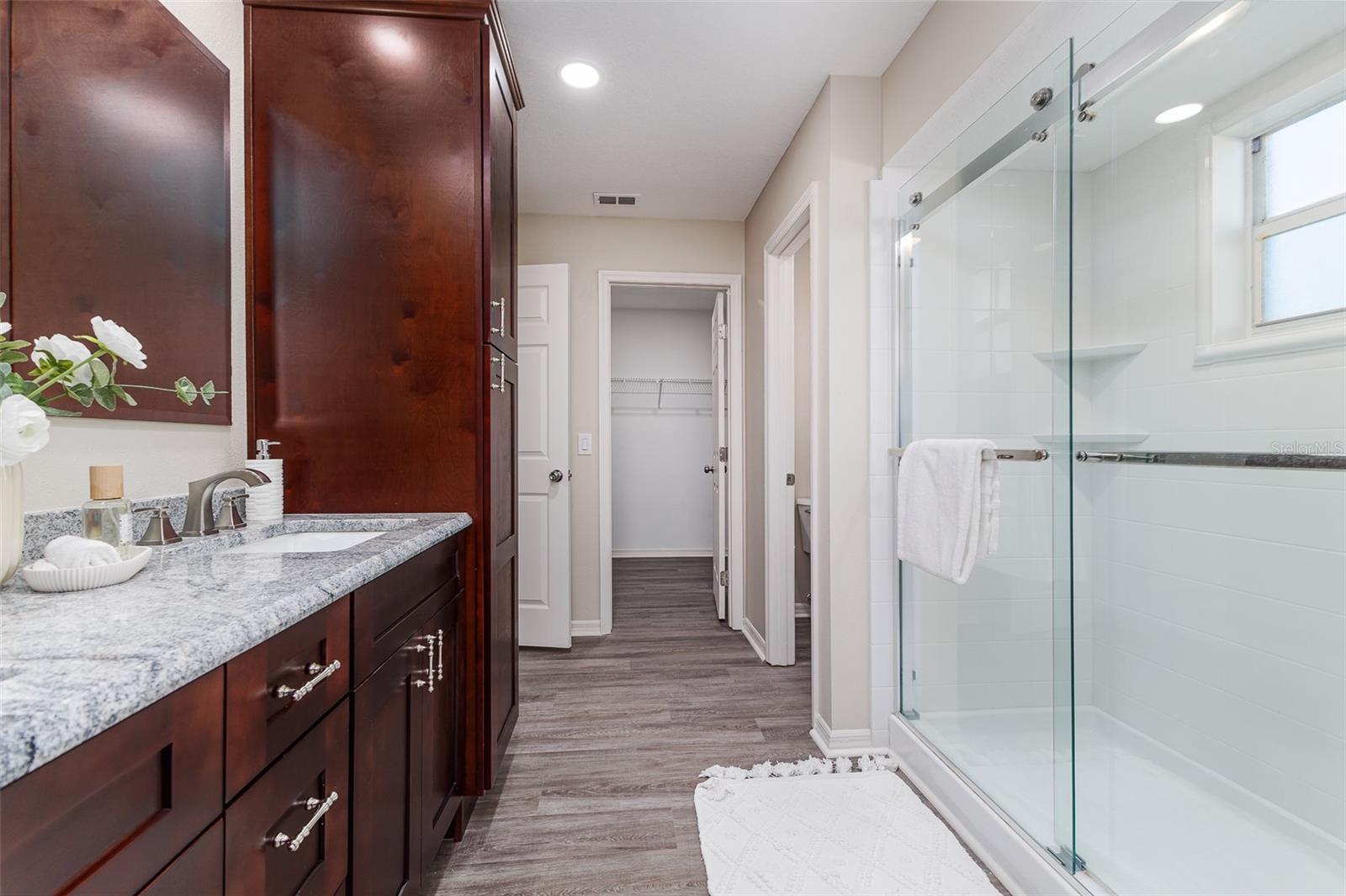 Image 22 of 45 For 411 Edgewater Drive