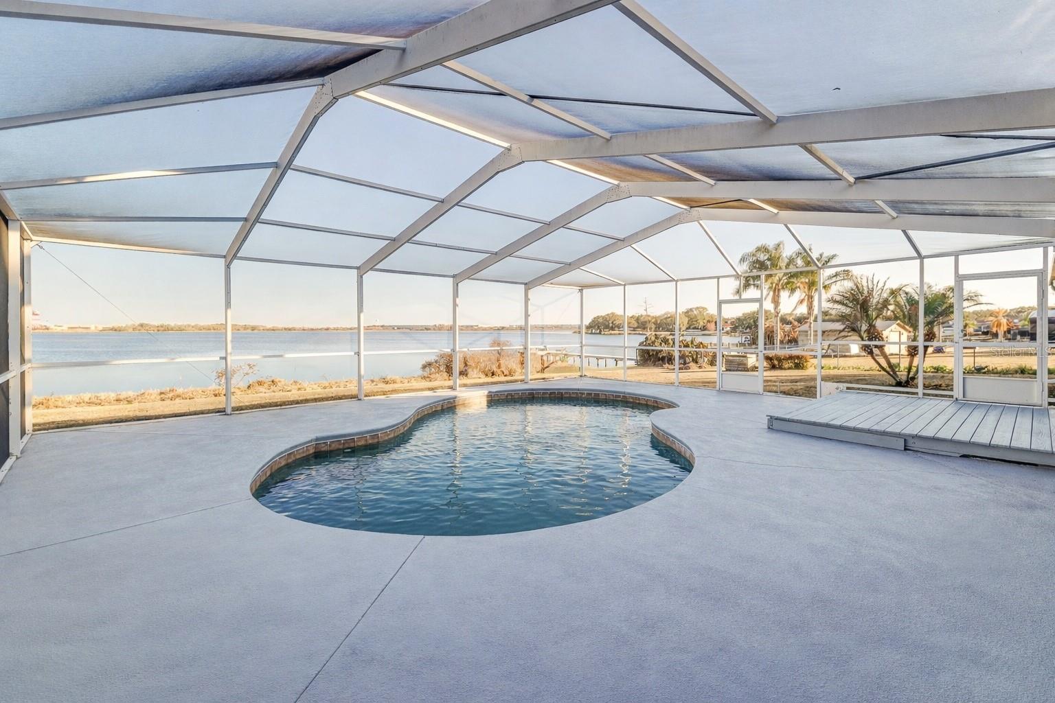 Image 4 of 45 For 411 Edgewater Drive