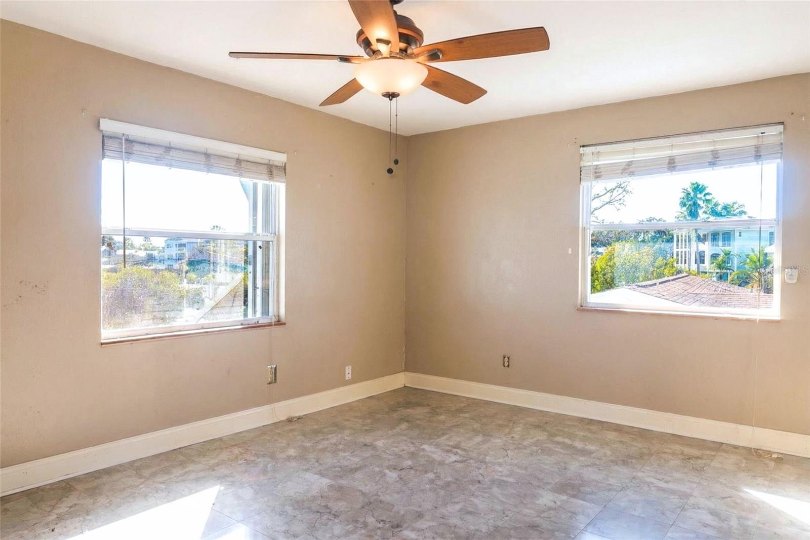 Image 11 of 19 For 303 Lagoon Drive