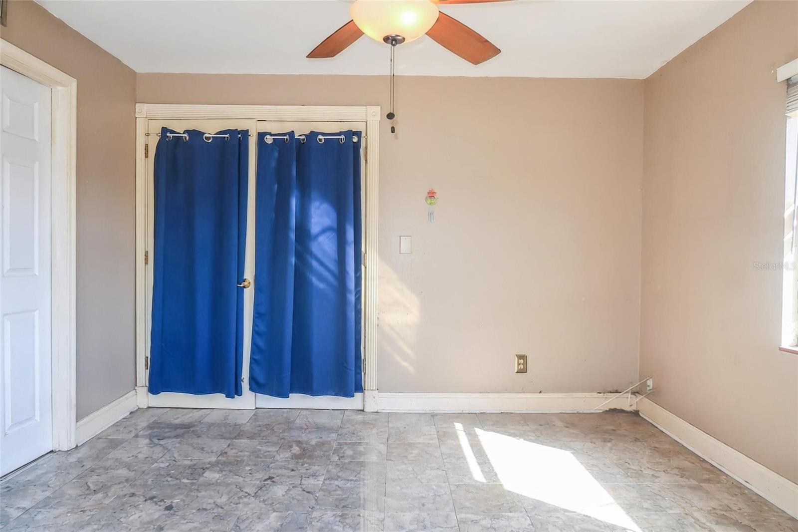 Image 12 of 19 For 303 Lagoon Drive