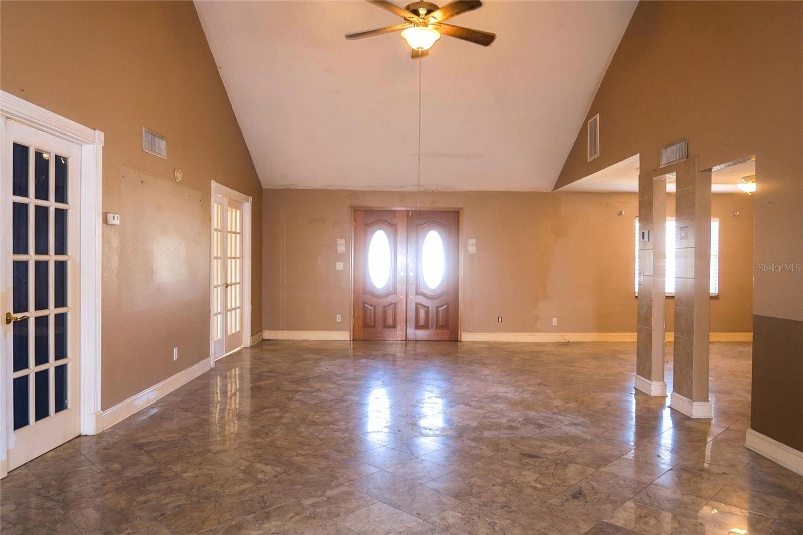 Image 6 of 19 For 303 Lagoon Drive