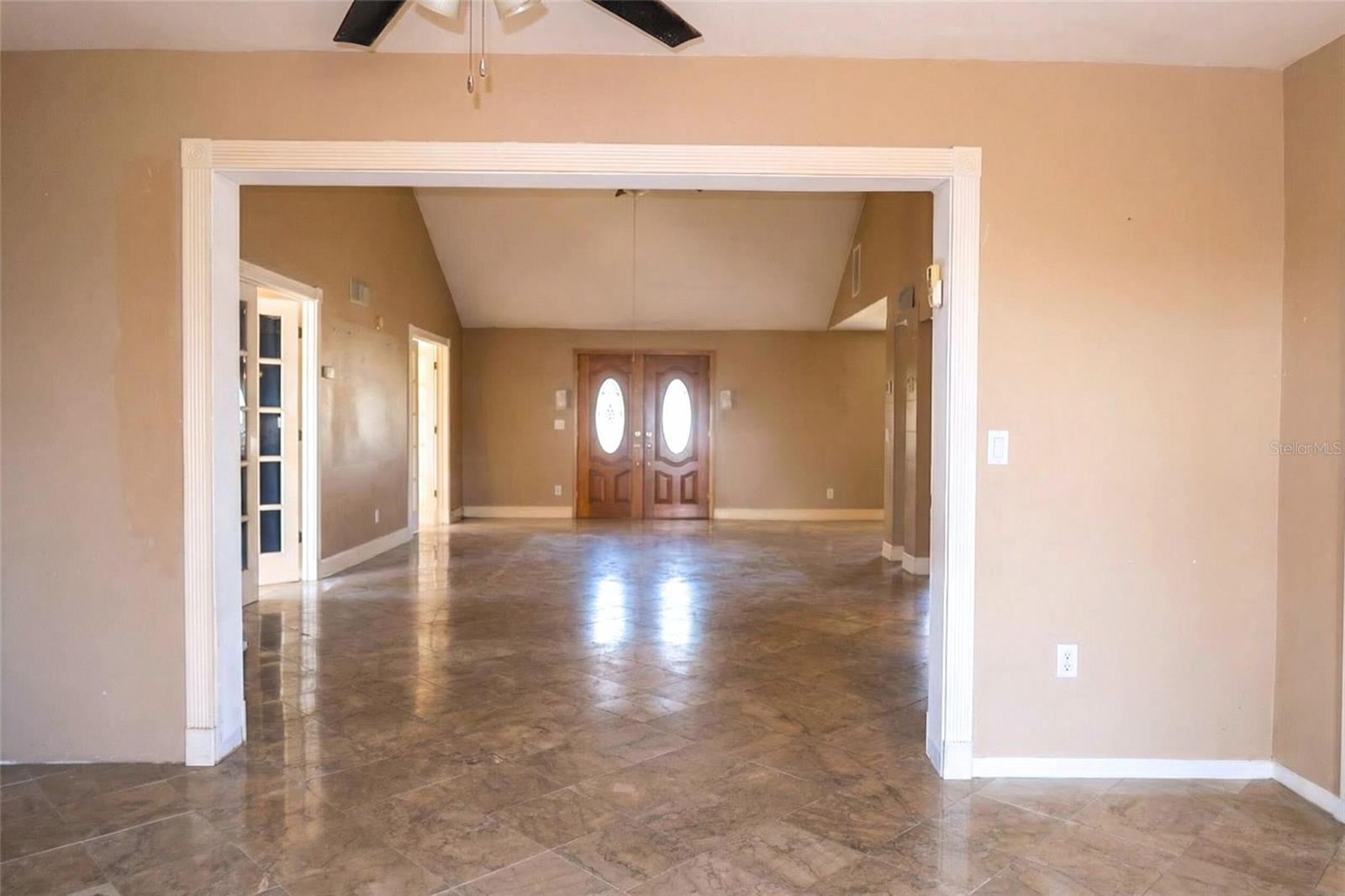 Image 7 of 19 For 303 Lagoon Drive