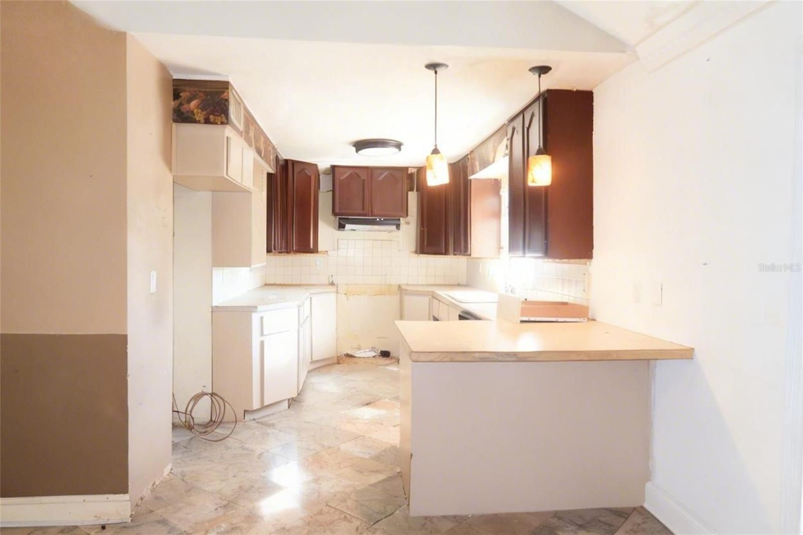 Image 8 of 19 For 303 Lagoon Drive