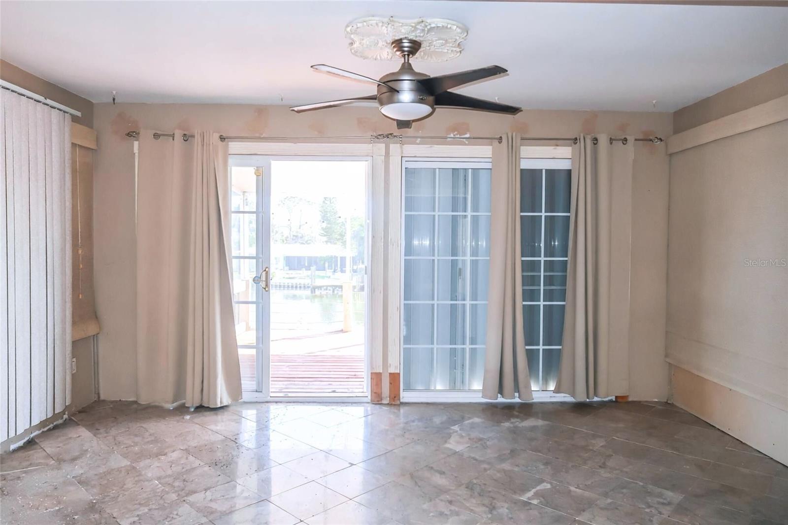 Image 9 of 19 For 303 Lagoon Drive