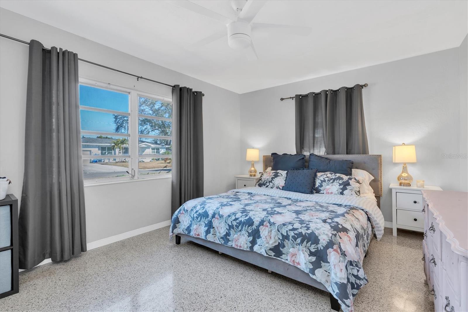 Image 19 of 33 For 4018 26th Avenue N