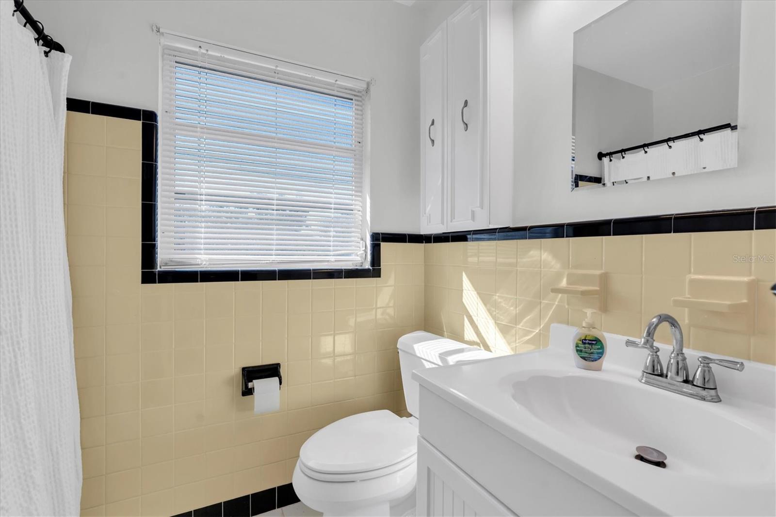 Image 21 of 33 For 4018 26th Avenue N