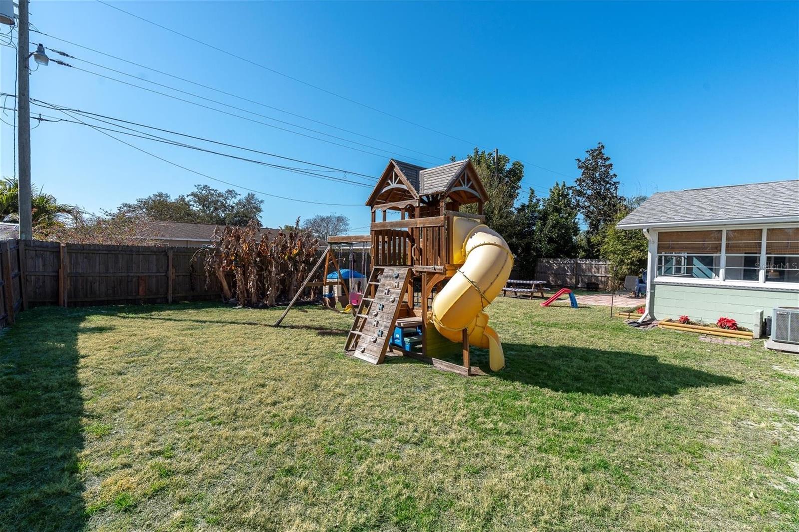 Image 27 of 33 For 4018 26th Avenue N