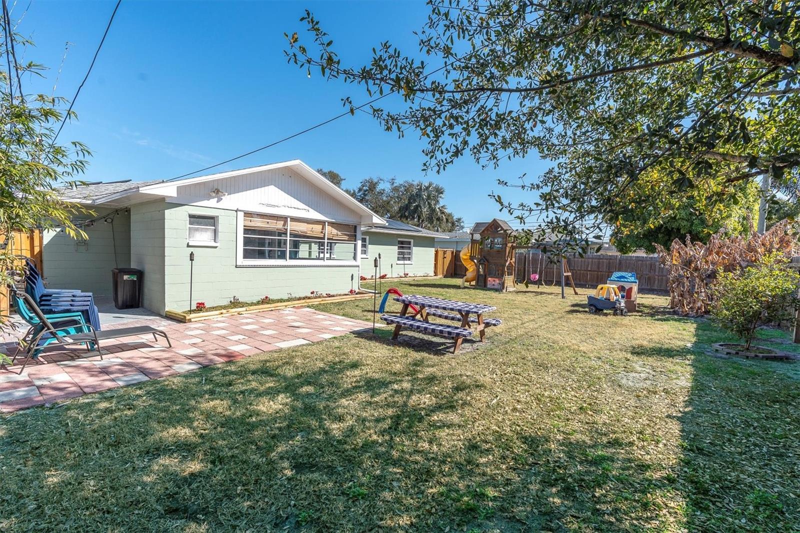 Image 28 of 33 For 4018 26th Avenue N