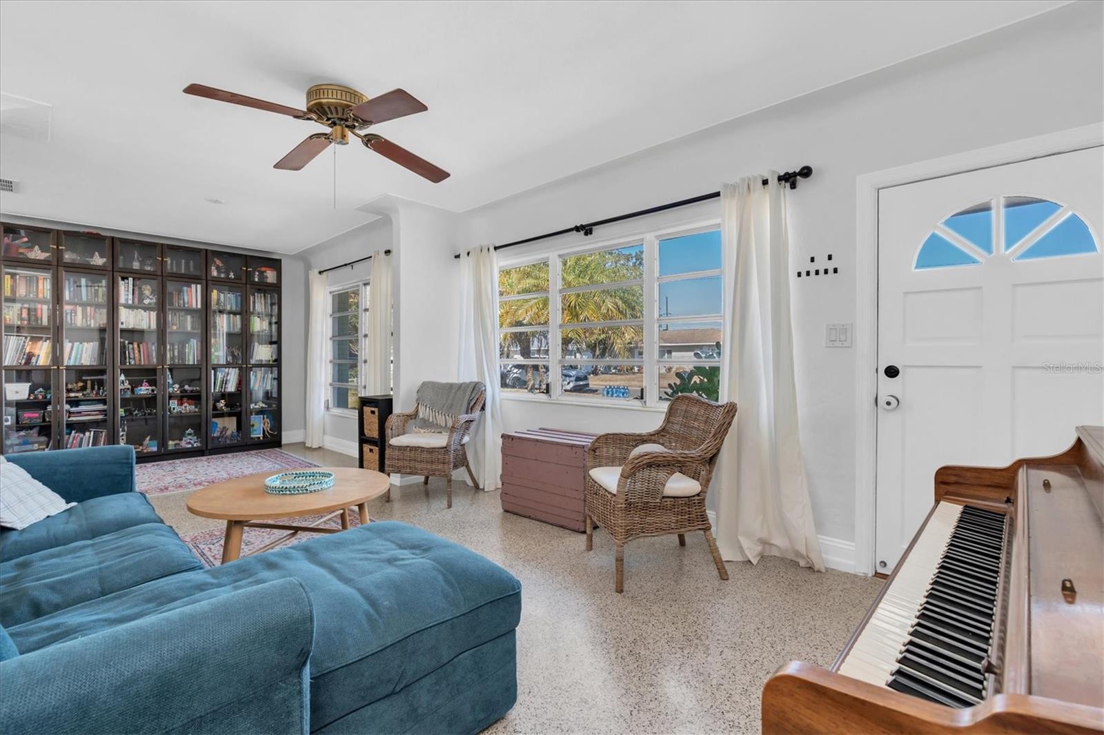 Image 9 of 33 For 4018 26th Avenue N