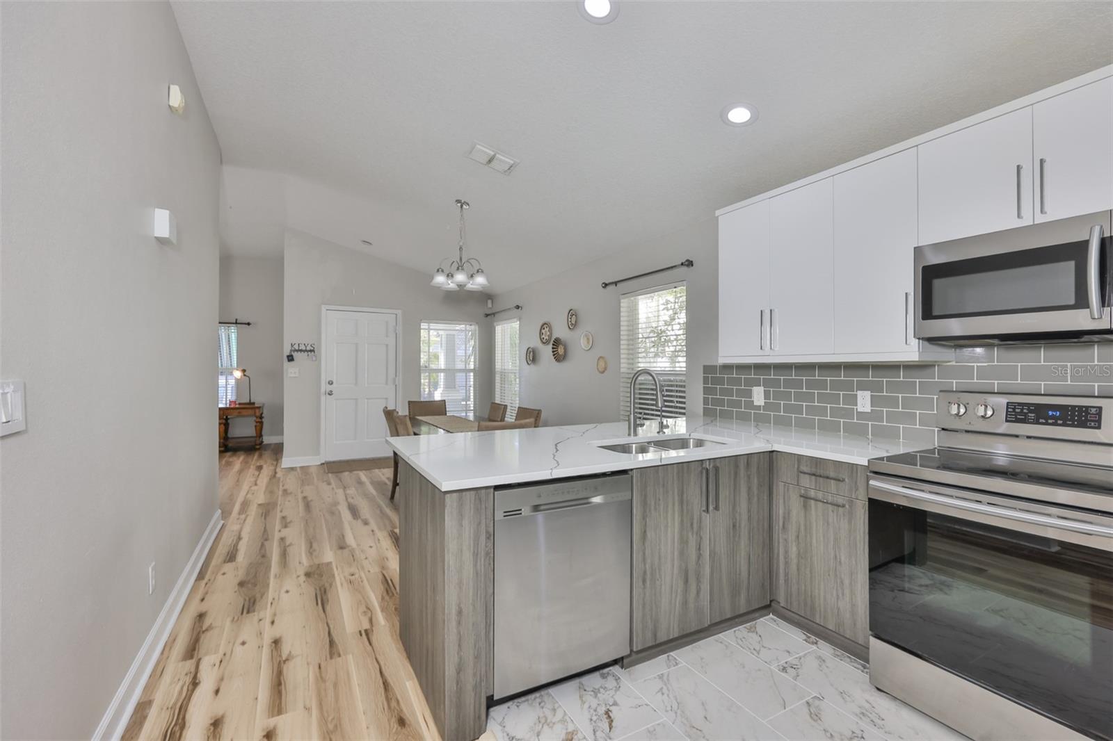 Image 5 of 32 For 2331 Chestnut Street