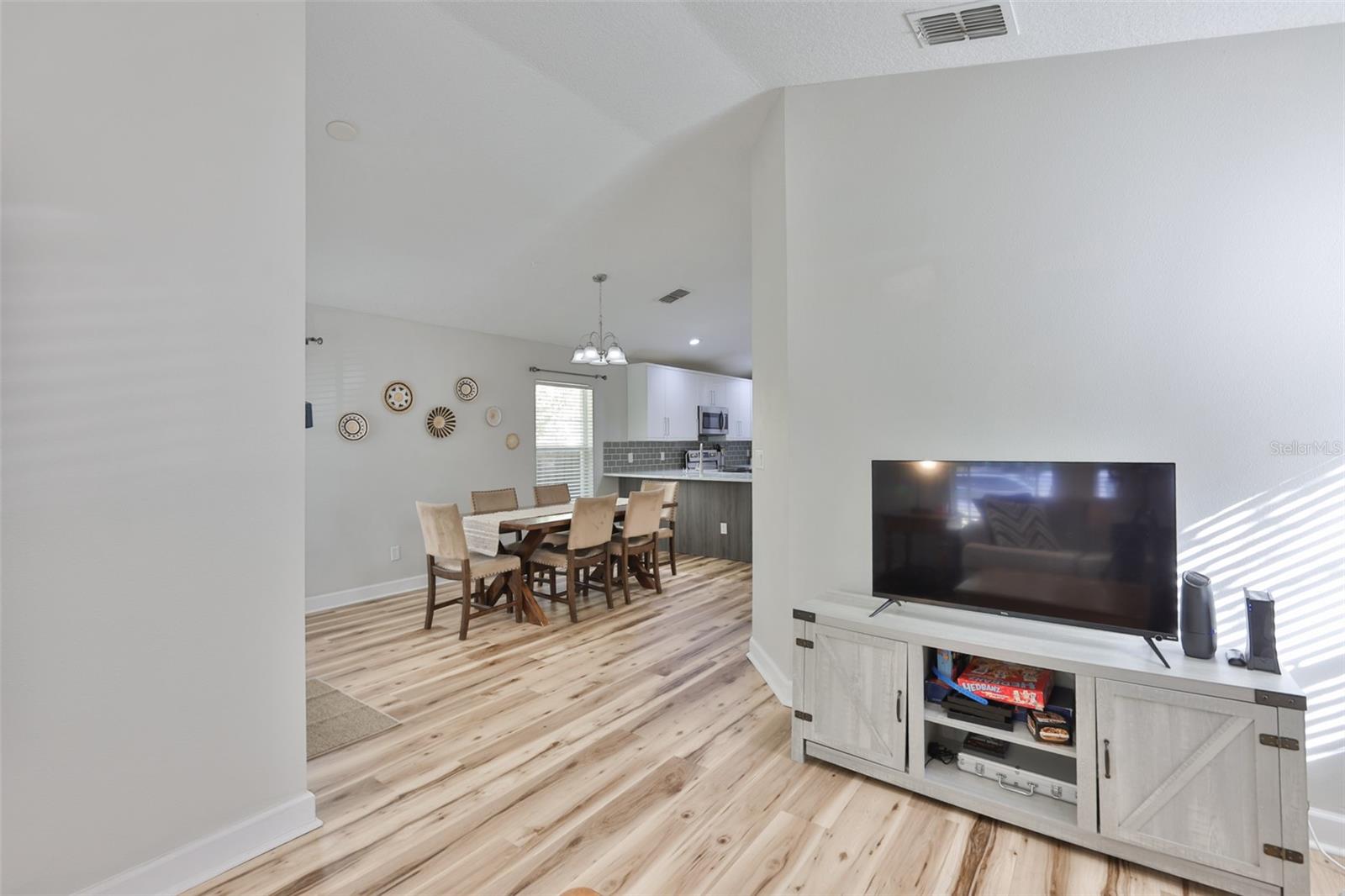 Image 7 of 32 For 2331 Chestnut Street