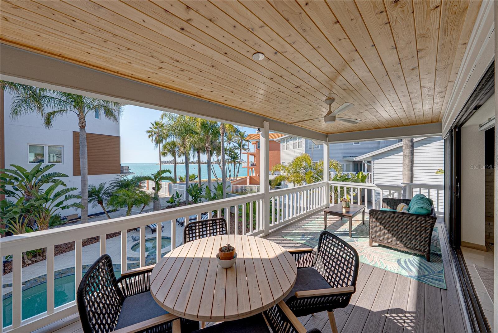 Listing photo id 8 for 723 Pinta Drive