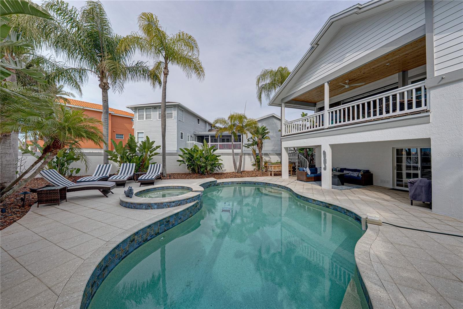 Listing photo id 11 for 723 Pinta Drive