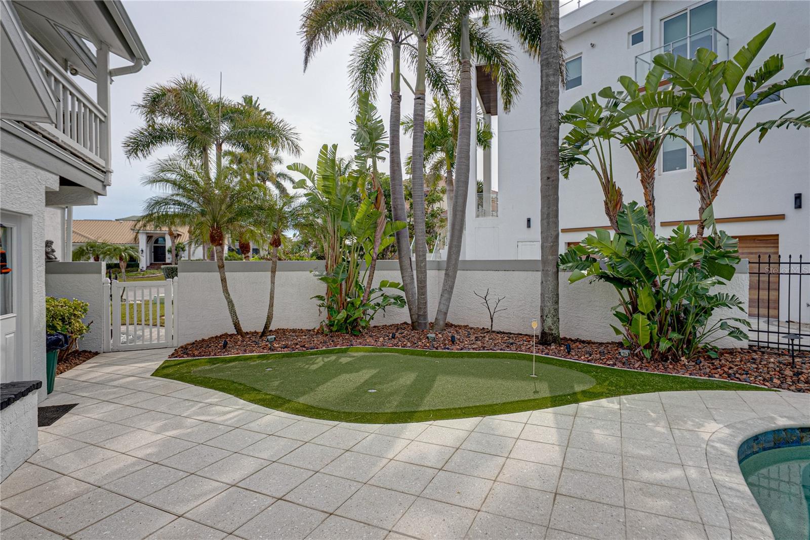 Listing photo id 12 for 723 Pinta Drive