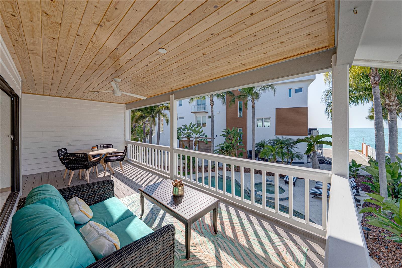 Listing photo id 15 for 723 Pinta Drive