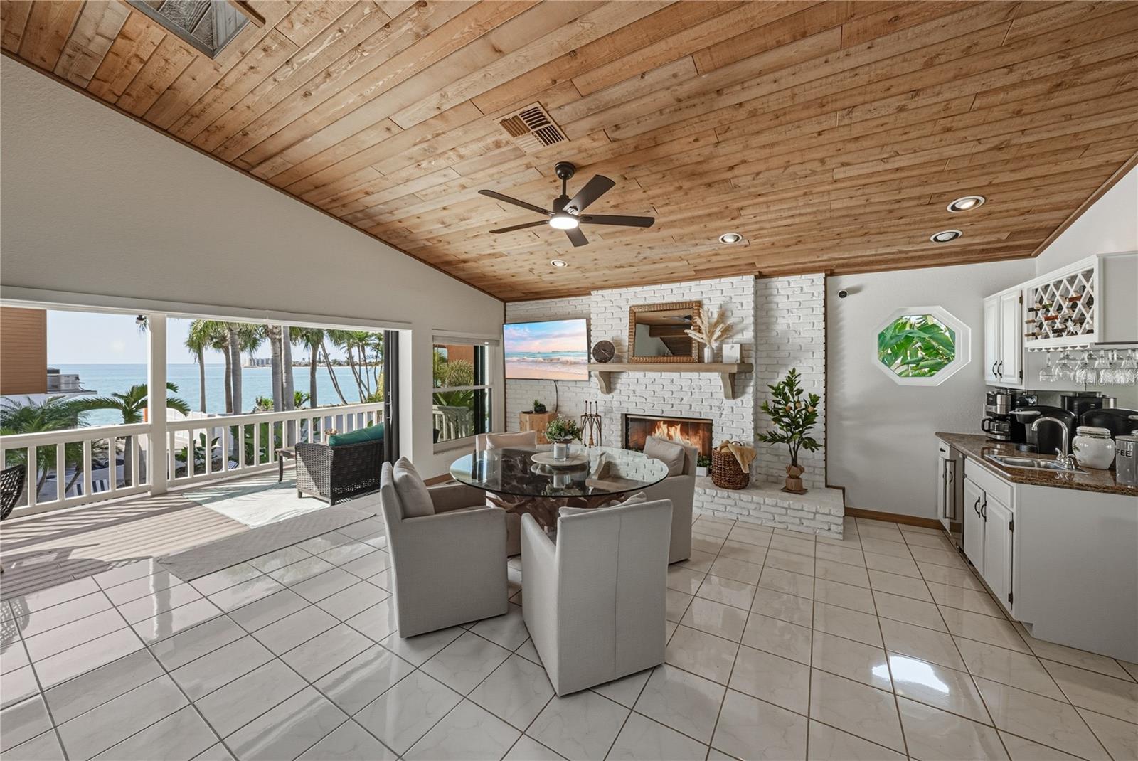 Listing photo id 17 for 723 Pinta Drive