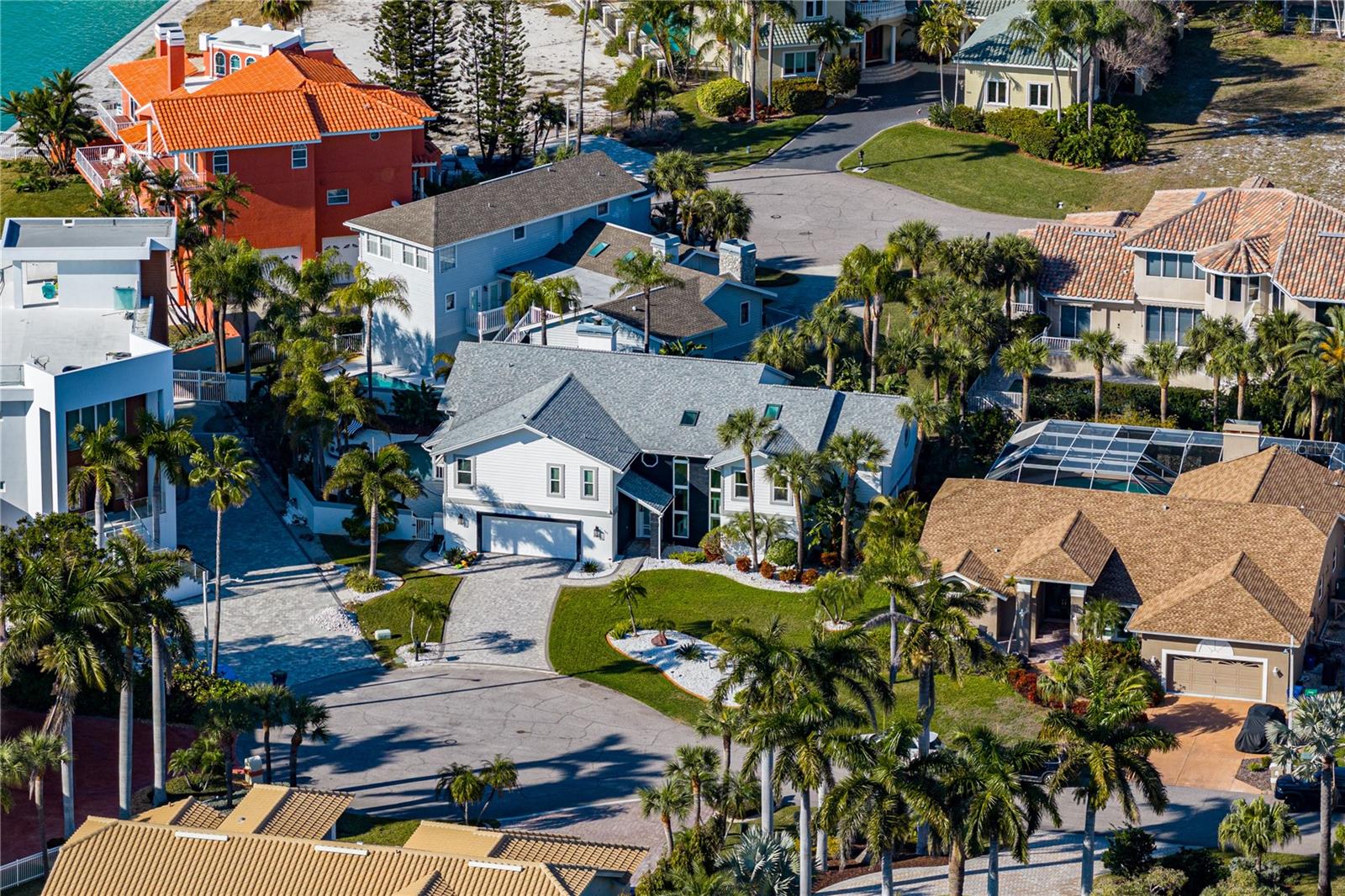 Listing photo id 0 for 723 Pinta Drive