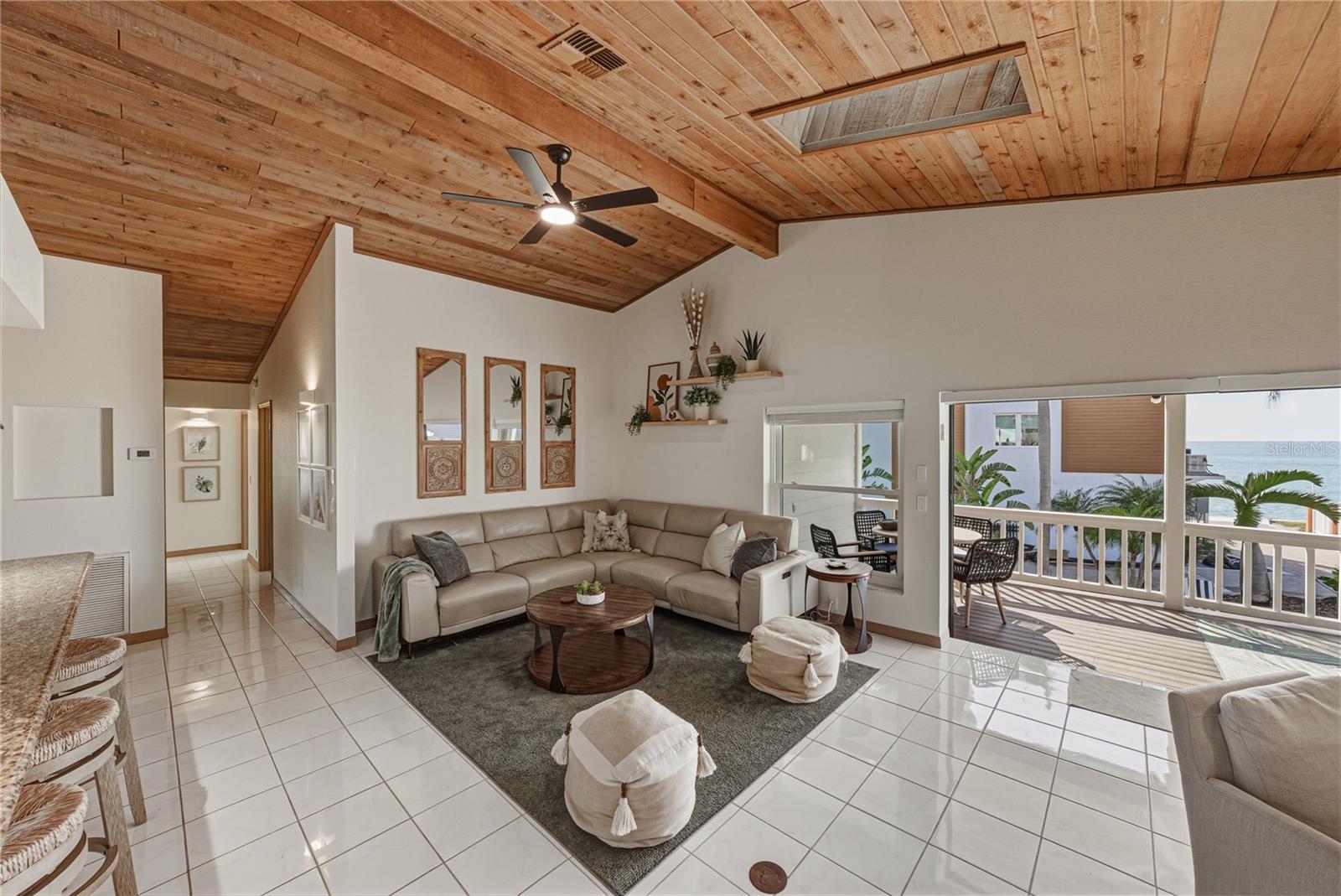 Listing photo id 20 for 723 Pinta Drive