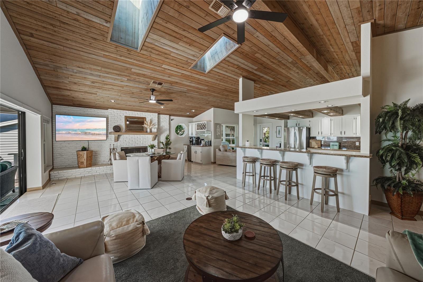 Listing photo id 23 for 723 Pinta Drive