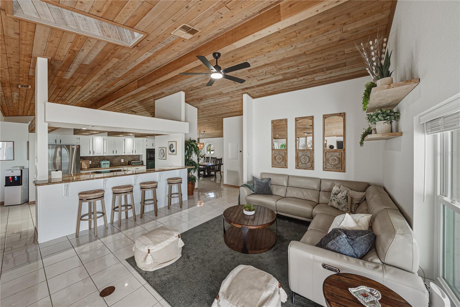 Listing photo id 24 for 723 Pinta Drive